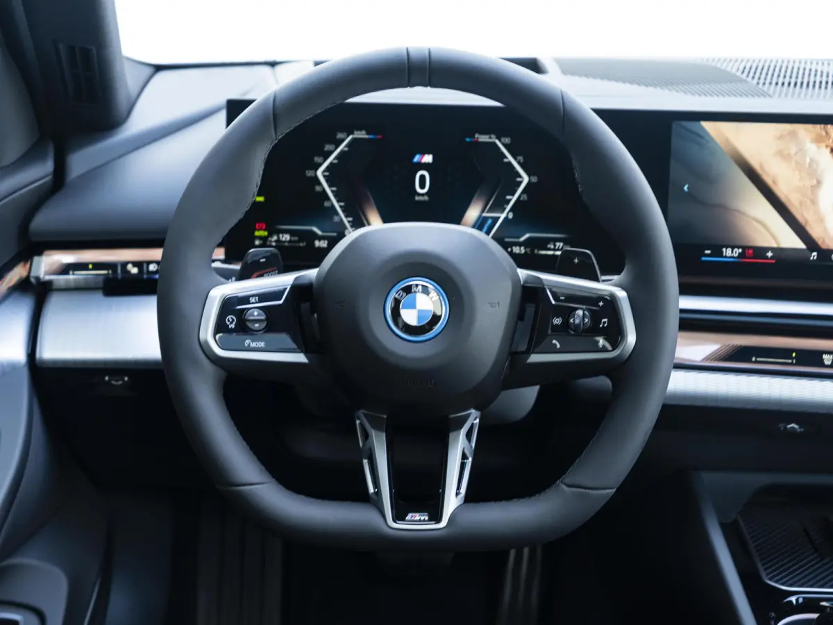 530e xDrive | M Sportpakket Pro |  Innovation Pack | Travel Pack | Panoramadak