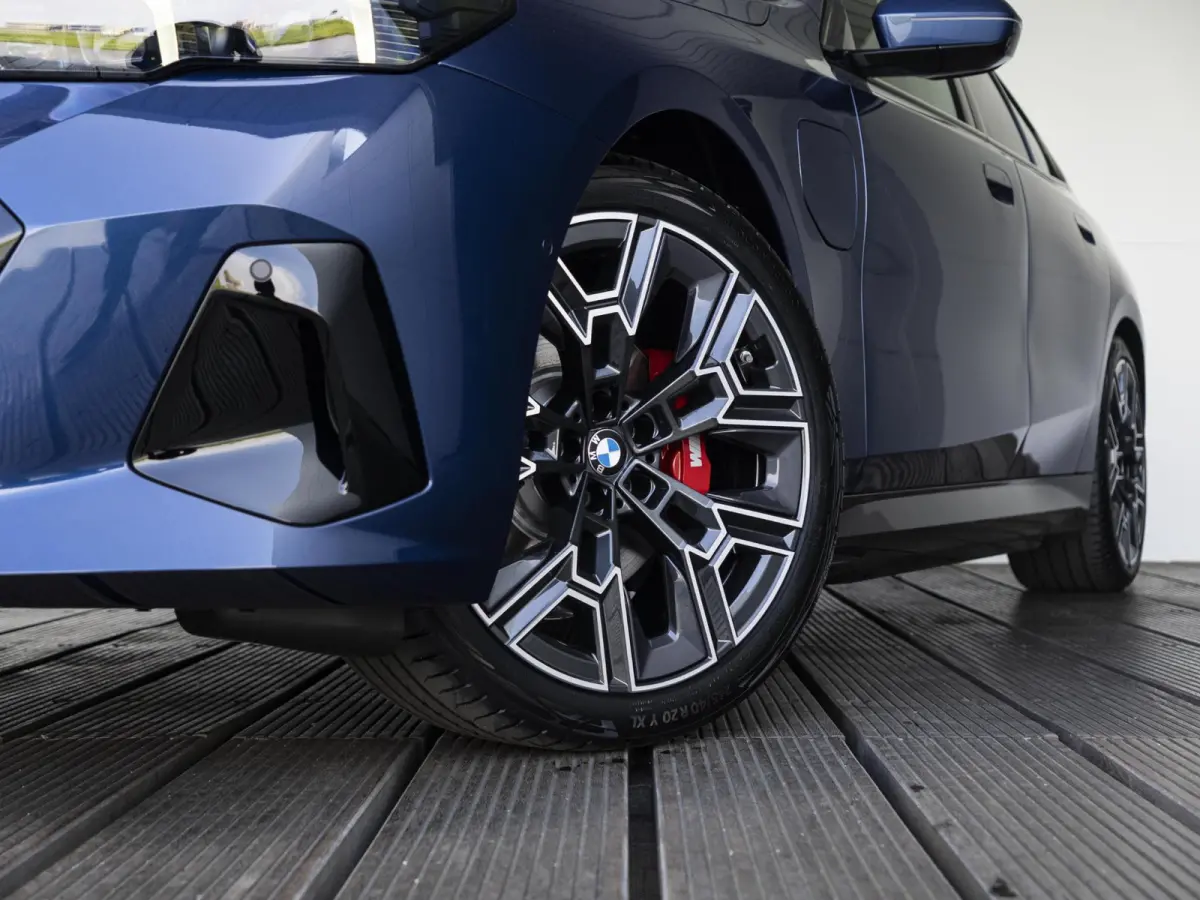 530e xDrive | M Sportpakket Pro |  Innovation Pack | Travel Pack | Panoramadak