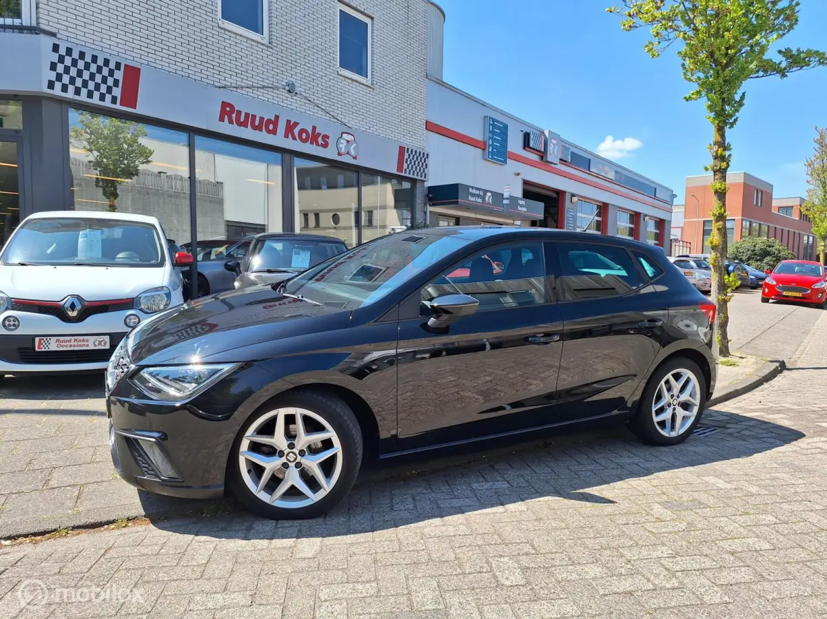 1.0 TSI FR BUSINESS INTENSE PLUS • 110PK • 6 VERSNELLINGEN •