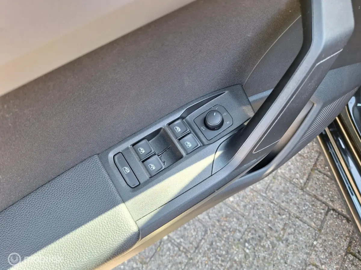 1.0 TSI FR BUSINESS INTENSE PLUS • 110PK • 6 VERSNELLINGEN •