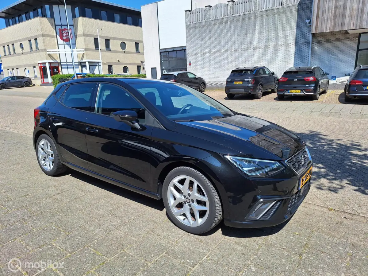1.0 TSI FR BUSINESS INTENSE PLUS • 110PK • 6 VERSNELLINGEN •