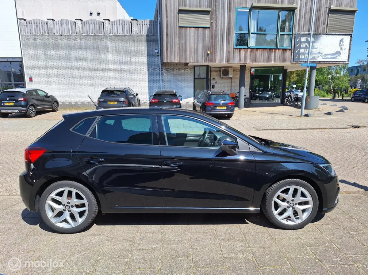 1.0 TSI FR BUSINESS INTENSE PLUS • 110PK • 6 VERSNELLINGEN •