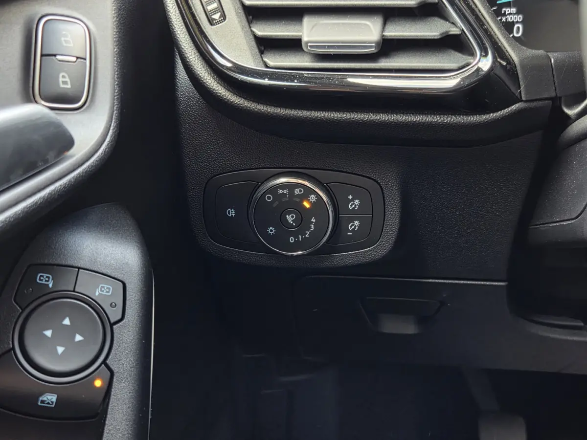 1.0 EcoBoost Hybrid Titanium | Stuur/stoelverwarming | Keyless | DAB | Lane Keeping