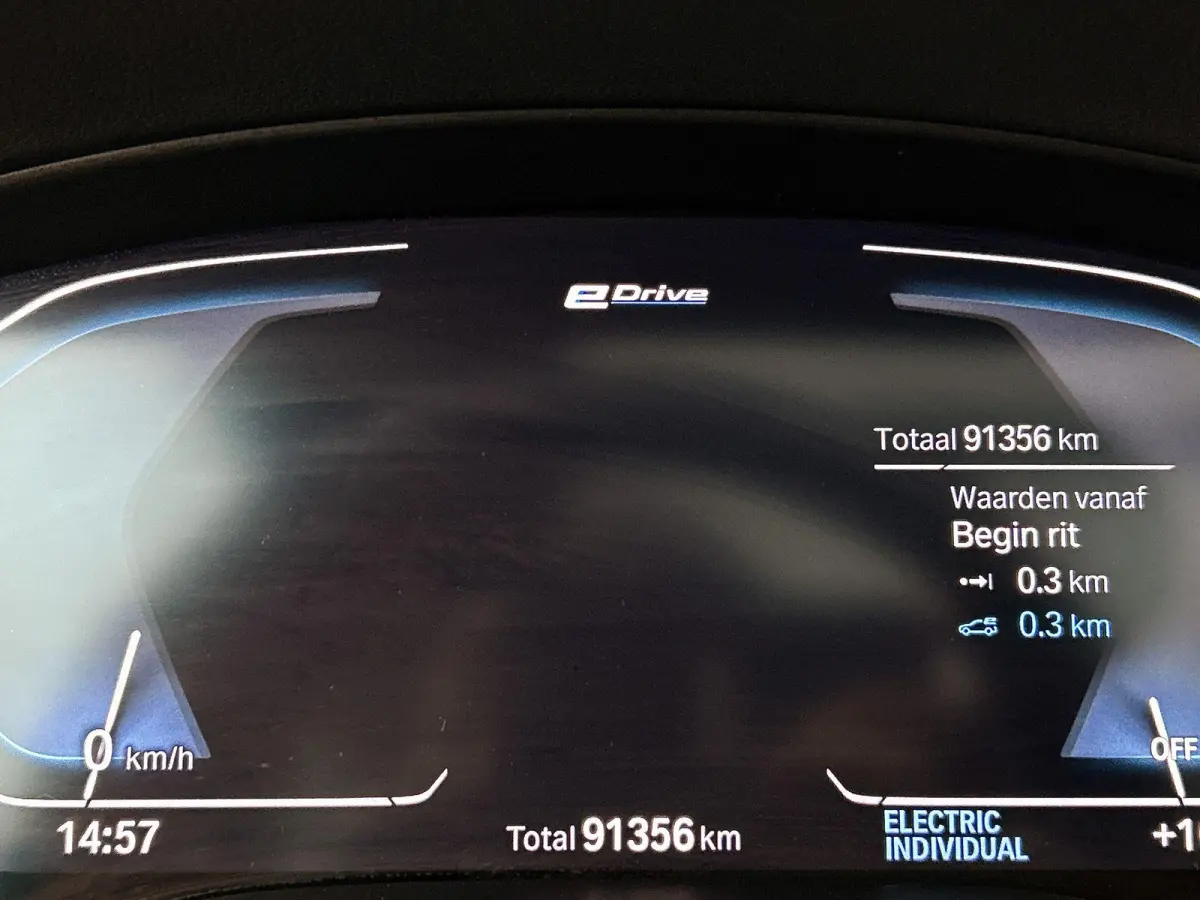 xDrive30e High Executive | M-SPORT | PANORAMADAK | HARMAN KARDON | HEAD-UP | CAMERA | LEER
