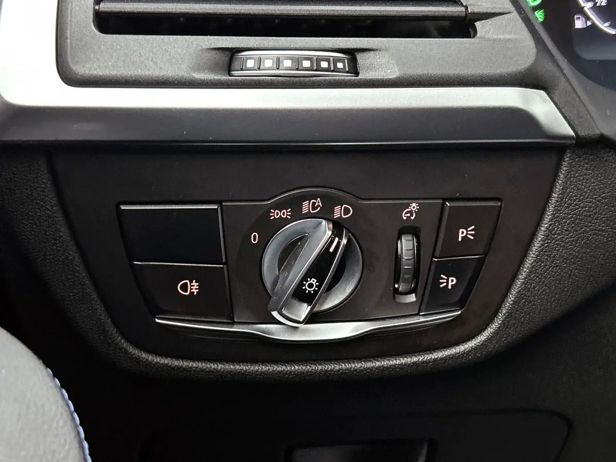 xDrive30e High Executive | M-SPORT | PANORAMADAK | HARMAN KARDON | HEAD-UP | CAMERA | LEER