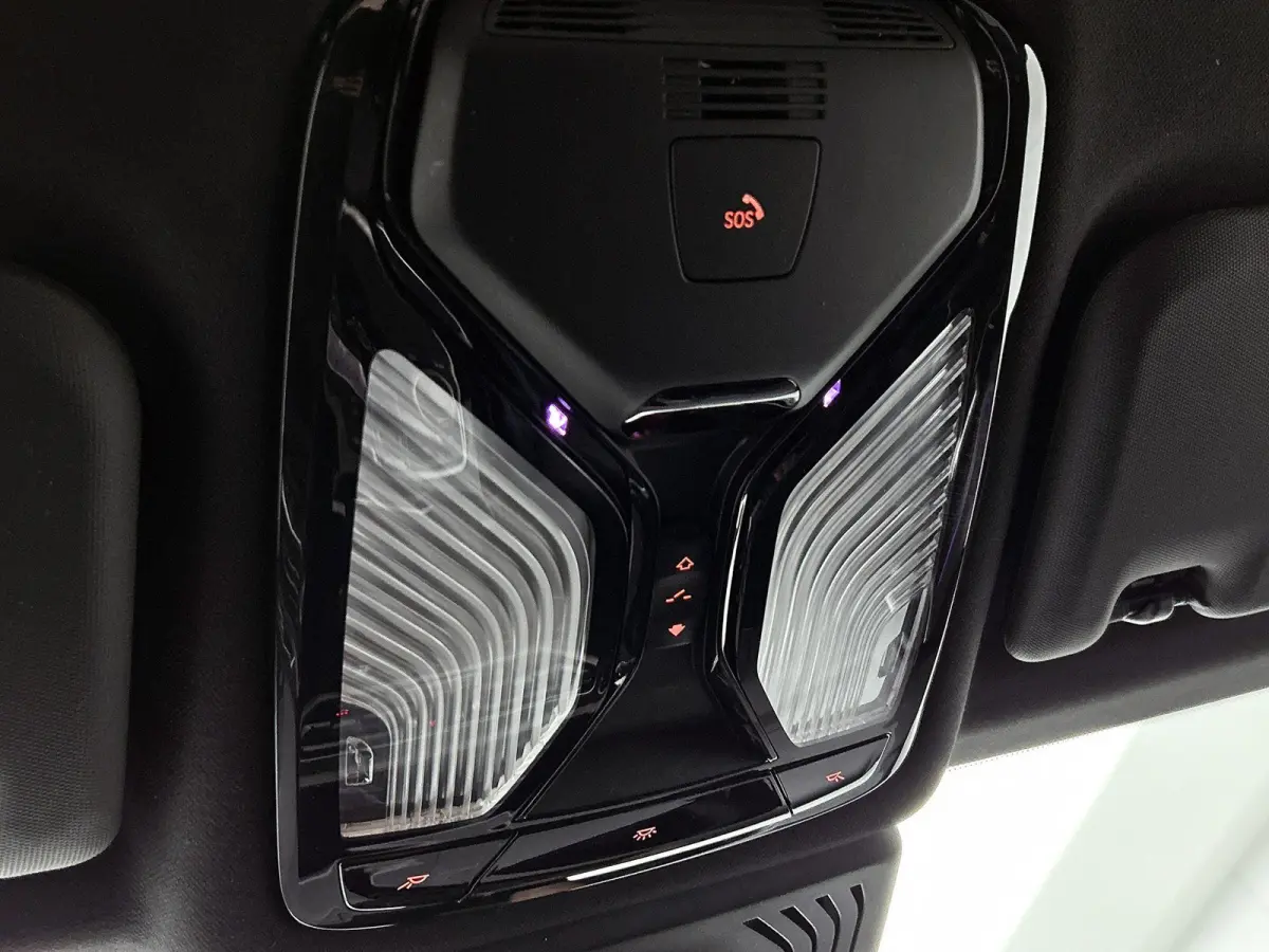 xDrive30e High Executive | M-SPORT | PANORAMADAK | HARMAN KARDON | HEAD-UP | CAMERA | LEER