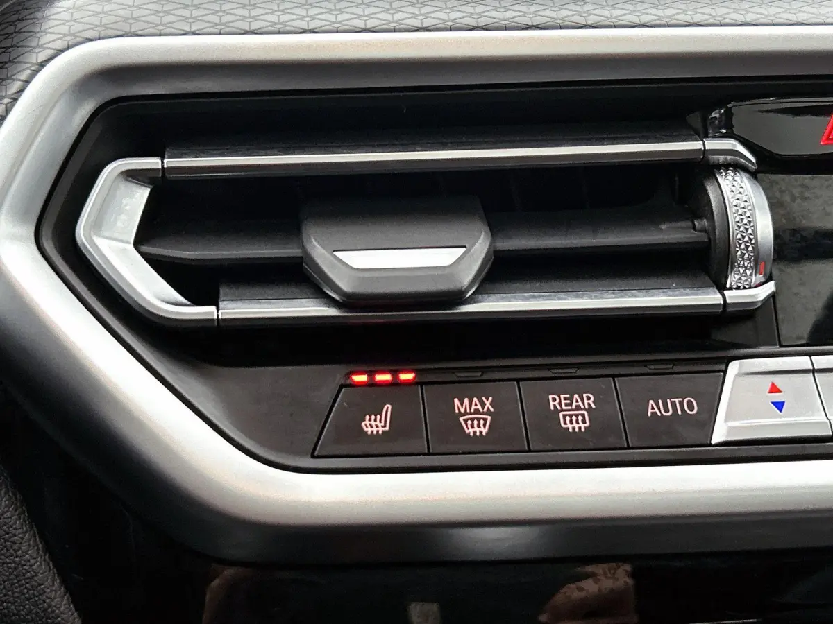 xDrive30e High Executive | M-SPORT | PANORAMADAK | HARMAN KARDON | HEAD-UP | CAMERA | LEER