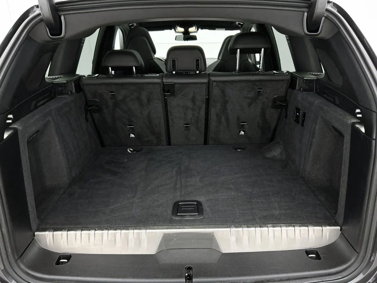 xDrive30e High Executive | M-SPORT | PANORAMADAK | HARMAN KARDON | HEAD-UP | CAMERA | LEER