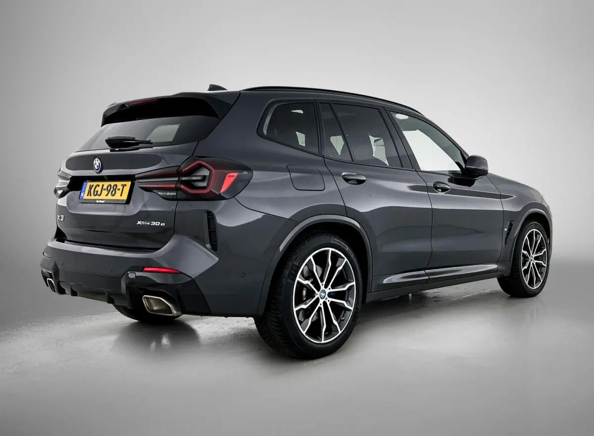 xDrive30e High Executive | M-SPORT | PANORAMADAK | HARMAN KARDON | HEAD-UP | CAMERA | LEER