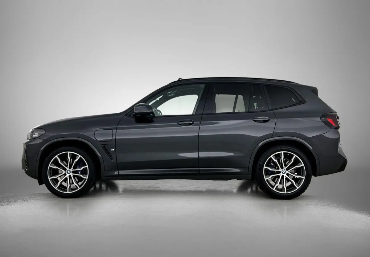 xDrive30e High Executive | M-SPORT | PANORAMADAK | HARMAN KARDON | HEAD-UP | CAMERA | LEER