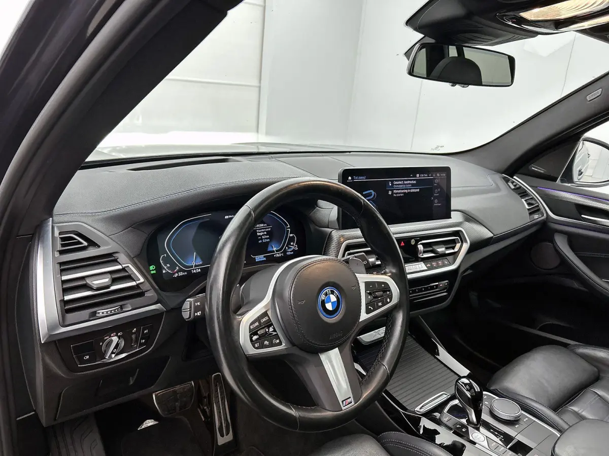 xDrive30e High Executive | M-SPORT | PANORAMADAK | HARMAN KARDON | HEAD-UP | CAMERA | LEER