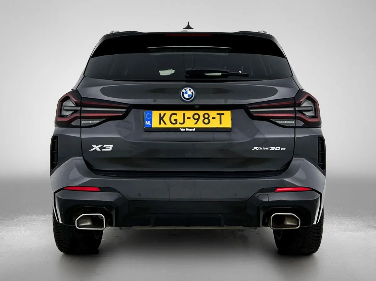 xDrive30e High Executive | M-SPORT | PANORAMADAK | HARMAN KARDON | HEAD-UP | CAMERA | LEER