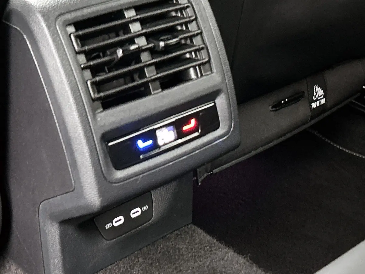 1.5 eTSI R-Line Business 150 PK | PANORAMADAK | ACHTERUITRIJCAMERA | APPLE CARPLAY - ANDROID AUTO | STOELVERWARMING | STUURVERWARMING | CLIMATE CONTROL | ADAPTIVE CRUISE CONTROL |