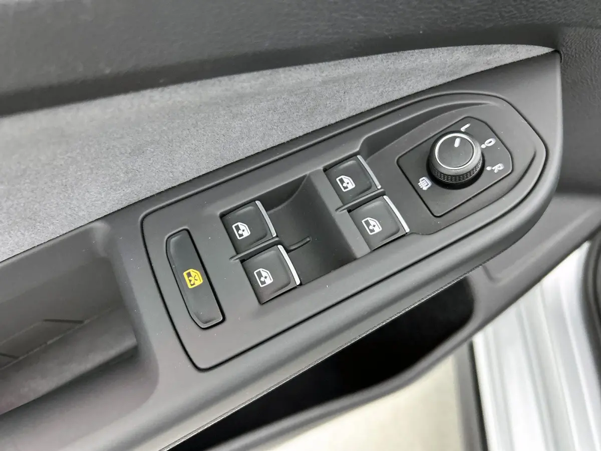 1.5 eTSI R-Line Business 150 PK | PANORAMADAK | ACHTERUITRIJCAMERA | APPLE CARPLAY - ANDROID AUTO | STOELVERWARMING | STUURVERWARMING | CLIMATE CONTROL | ADAPTIVE CRUISE CONTROL |