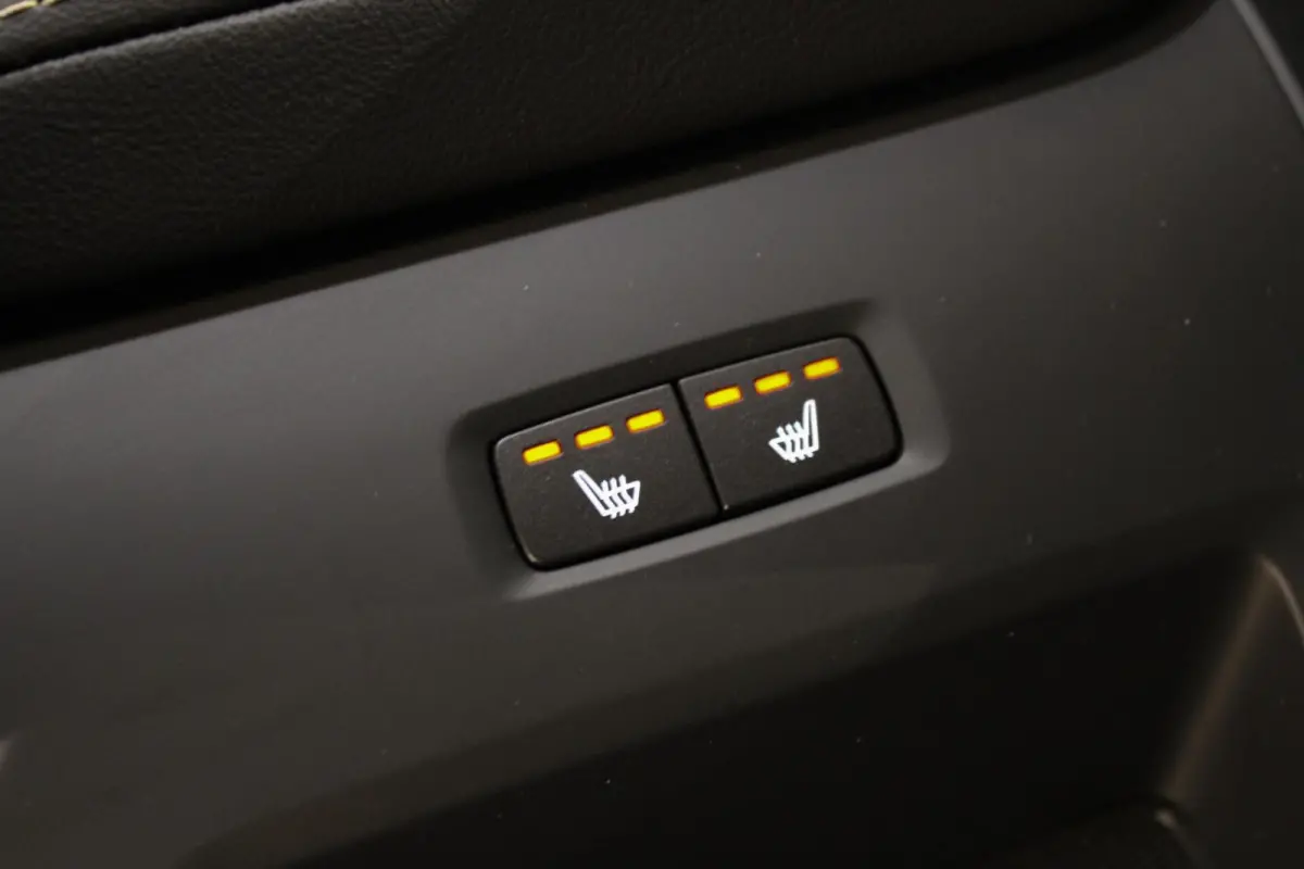 2.0 T6 Plug-in hybrid Ultra Bright PANO|HUD|H&K