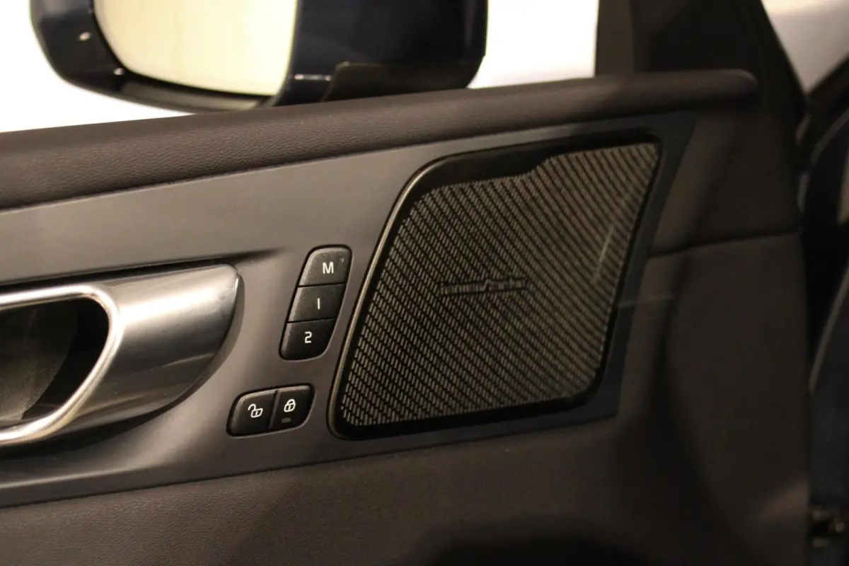 2.0 T6 Plug-in hybrid Ultra Bright PANO|HUD|H&K
