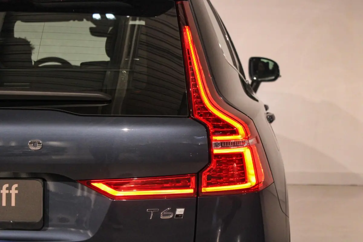 2.0 T6 Plug-in hybrid Ultra Bright PANO|HUD|H&K