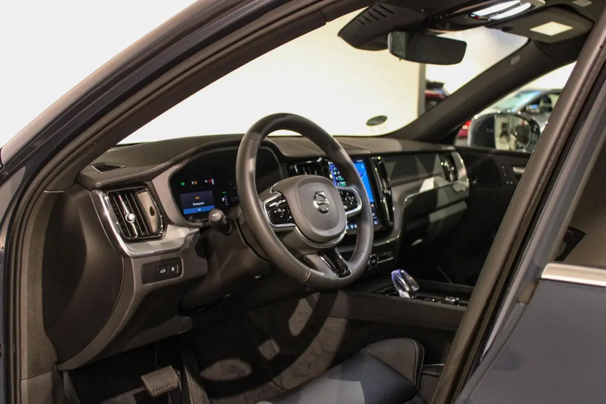 2.0 T6 Plug-in hybrid Ultra Bright PANO|HUD|H&K