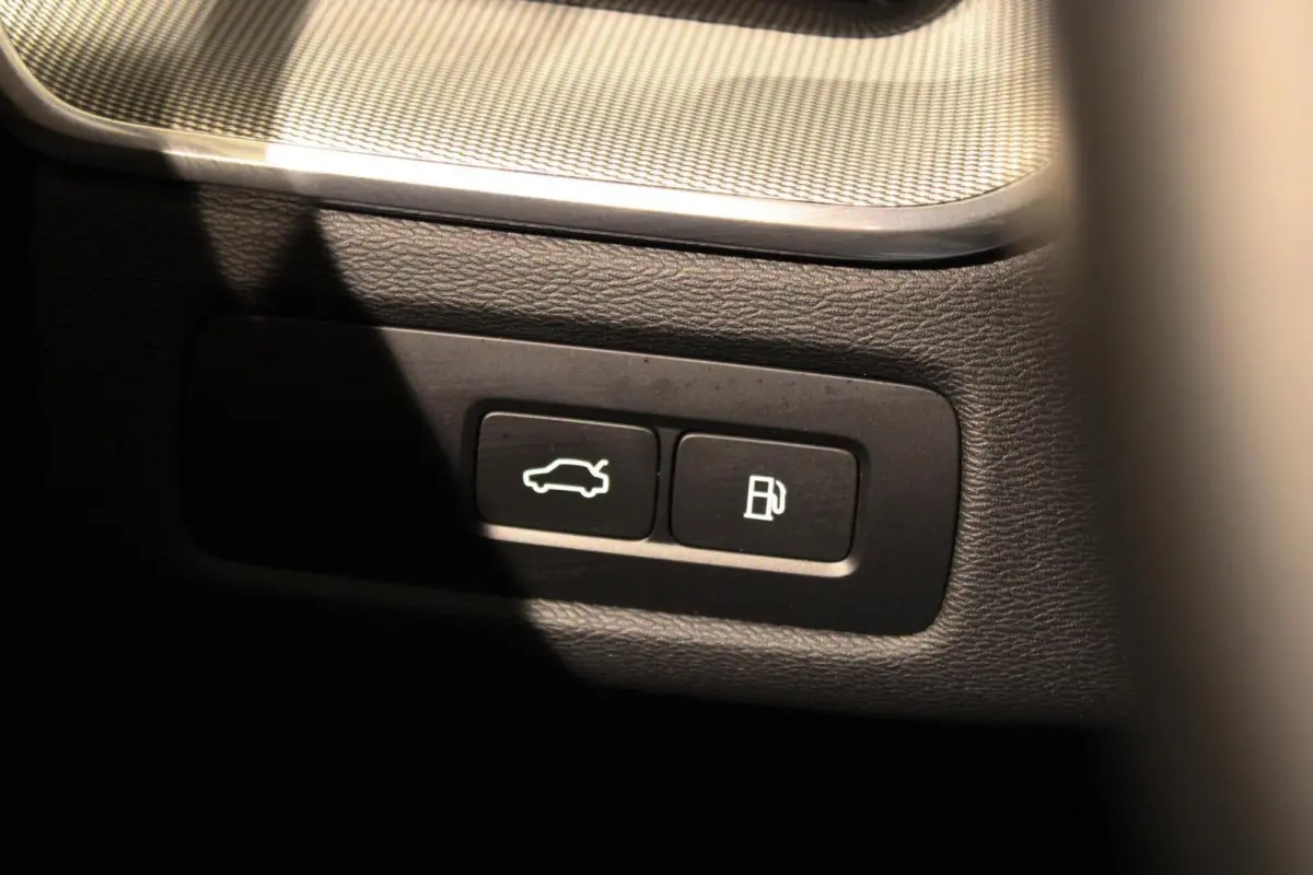 2.0 T6 Plug-in hybrid Ultra Bright PANO|HUD|H&K