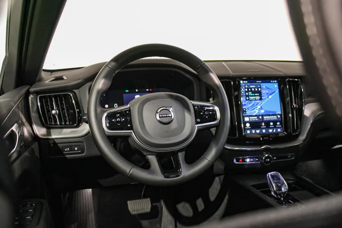 2.0 T6 Plug-in hybrid Ultra Bright PANO|HUD|H&K