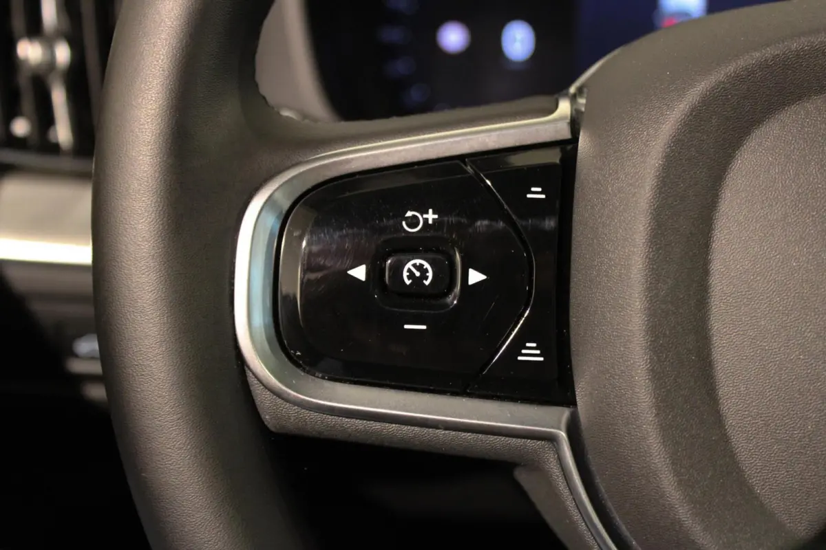 2.0 T6 Plug-in hybrid Ultra Bright PANO|HUD|H&K
