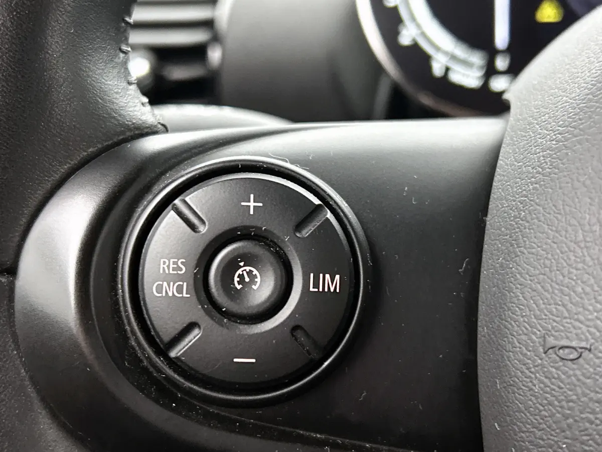 Mini 1.5 Cooper Business Edition (NAVIGATIE, CLIMA, PARKEERSENSOREN , 1e EIGENAAR, GOED ONDERHOUDEN)