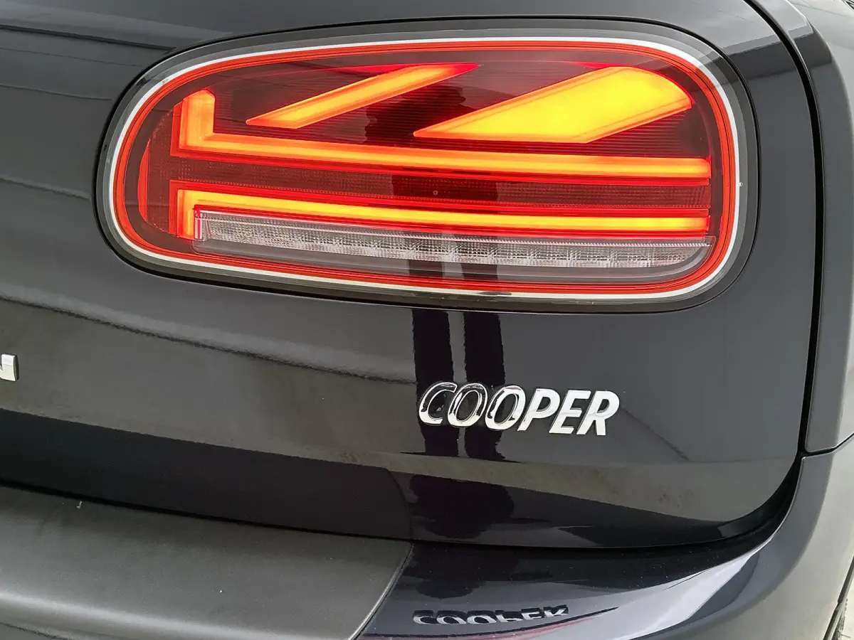 Mini 1.5 Cooper Business Edition (NAVIGATIE, CLIMA, PARKEERSENSOREN , 1e EIGENAAR, GOED ONDERHOUDEN)