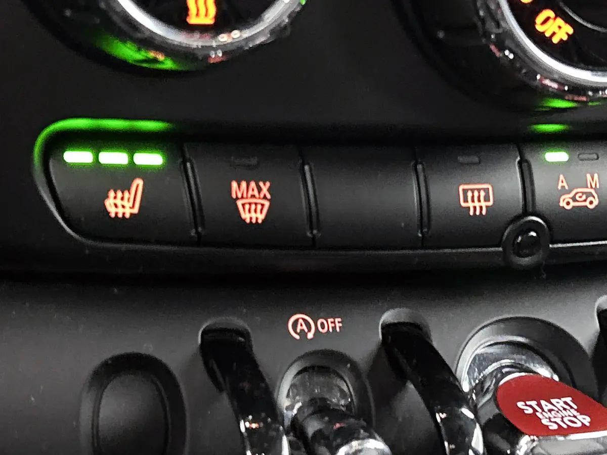 Mini 1.5 Cooper Business Edition (NAVIGATIE, CLIMA, PARKEERSENSOREN , 1e EIGENAAR, GOED ONDERHOUDEN)