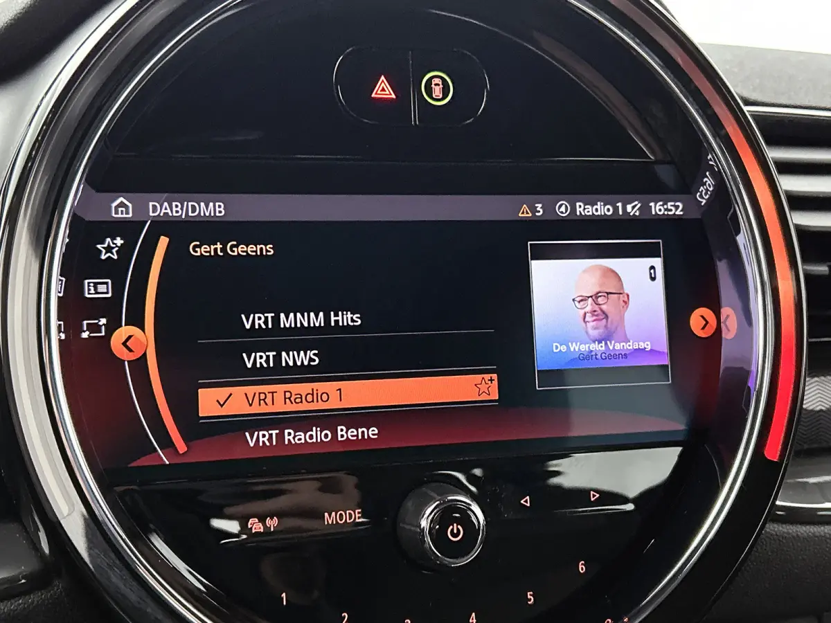 Mini 1.5 Cooper Business Edition (NAVIGATIE, CLIMA, PARKEERSENSOREN , 1e EIGENAAR, GOED ONDERHOUDEN)