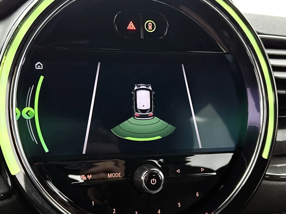 Mini 1.5 Cooper Business Edition (NAVIGATIE, CLIMA, PARKEERSENSOREN , 1e EIGENAAR, GOED ONDERHOUDEN)