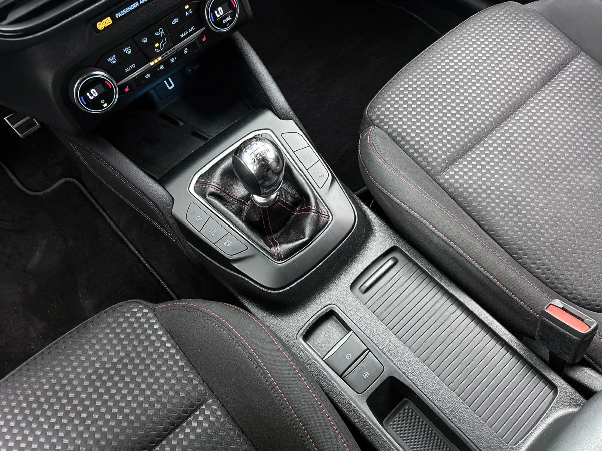 1.0 EcoBoost Hybrid ST Line X Business (TREKHAAK, B&O, STOEL-/STUURVERWARMING, TREKHAAK, ADAPTIVE CRUISE, CAMERA)