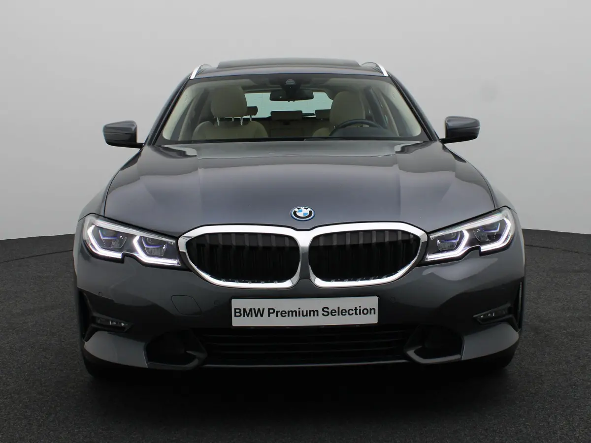 330e Business Edition | Model Sport Line | Comfort Access | Achteruitrijcamera | Panoramadak | Elektrisch Verstelbare Sportstoelen | Laserlight | Head-Up Display | DAB | HiFi