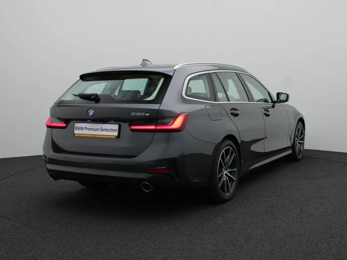 330e Business Edition | Model Sport Line | Comfort Access | Achteruitrijcamera | Panoramadak | Elektrisch Verstelbare Sportstoelen | Laserlight | Head-Up Display | DAB | HiFi