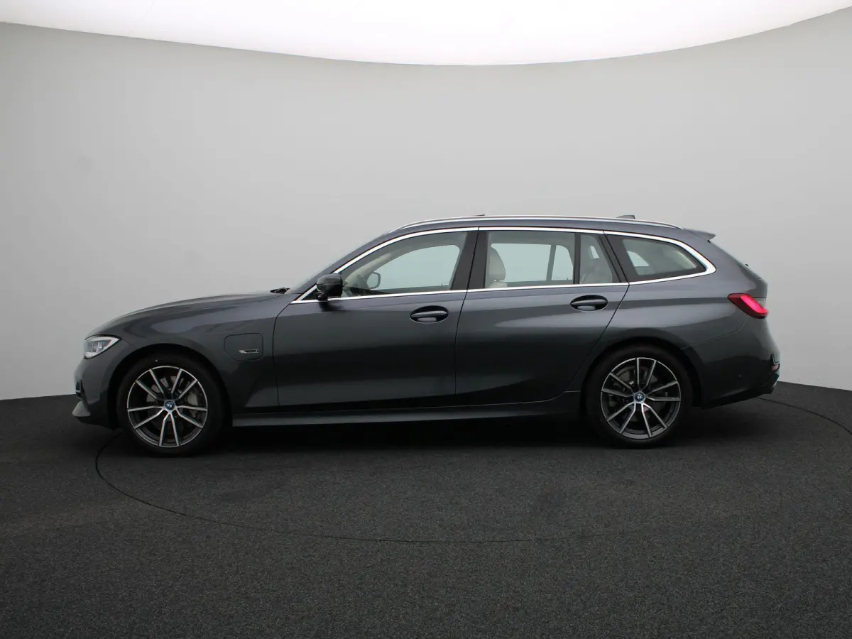 330e Business Edition | Model Sport Line | Comfort Access | Achteruitrijcamera | Panoramadak | Elektrisch Verstelbare Sportstoelen | Laserlight | Head-Up Display | DAB | HiFi