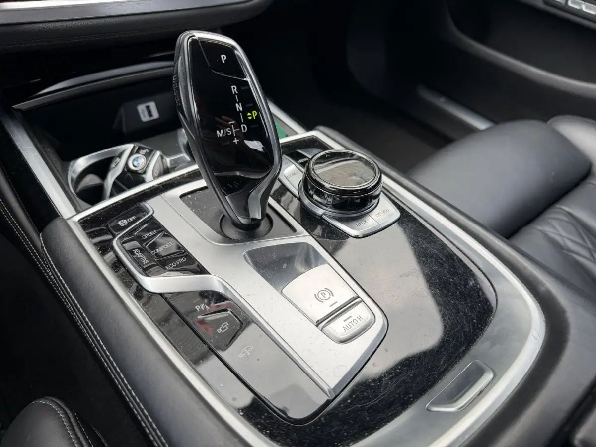 750d xDrive High Executive M-Sport | 360* Camera | Harmon Kardon | Head-Up Display | Elektrische Achterklep |