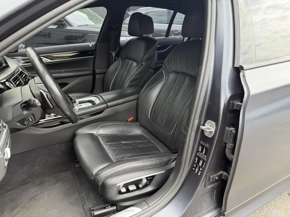 750d xDrive High Executive M-Sport | 360* Camera | Harmon Kardon | Head-Up Display | Elektrische Achterklep |