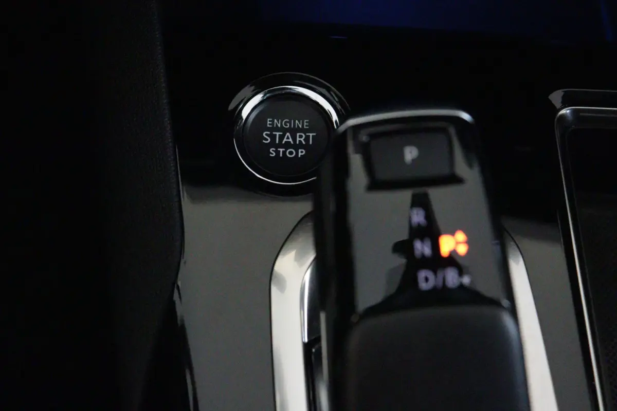 1.6 HYbrid4 300 Allure | NAVI / APPCONNECT | CLIMA | CAMERA + PDC | CRUISE | LANE-ASSIST / WARNING |
