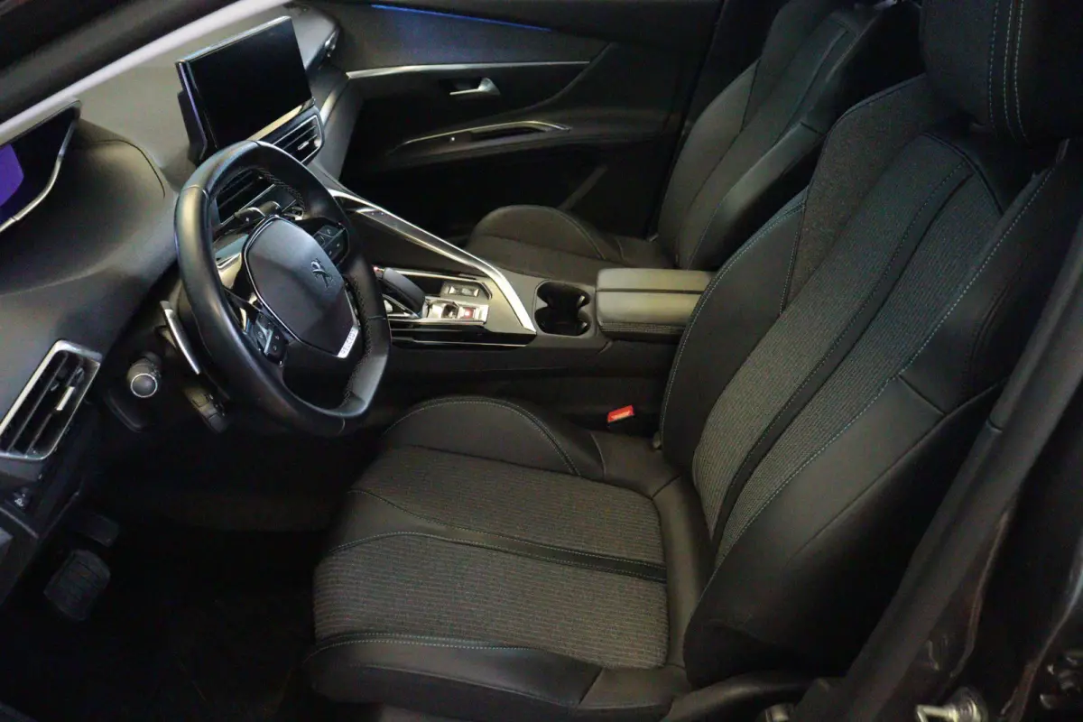 1.6 HYbrid4 300 Allure | NAVI / APPCONNECT | CLIMA | CAMERA + PDC | CRUISE | LANE-ASSIST / WARNING |