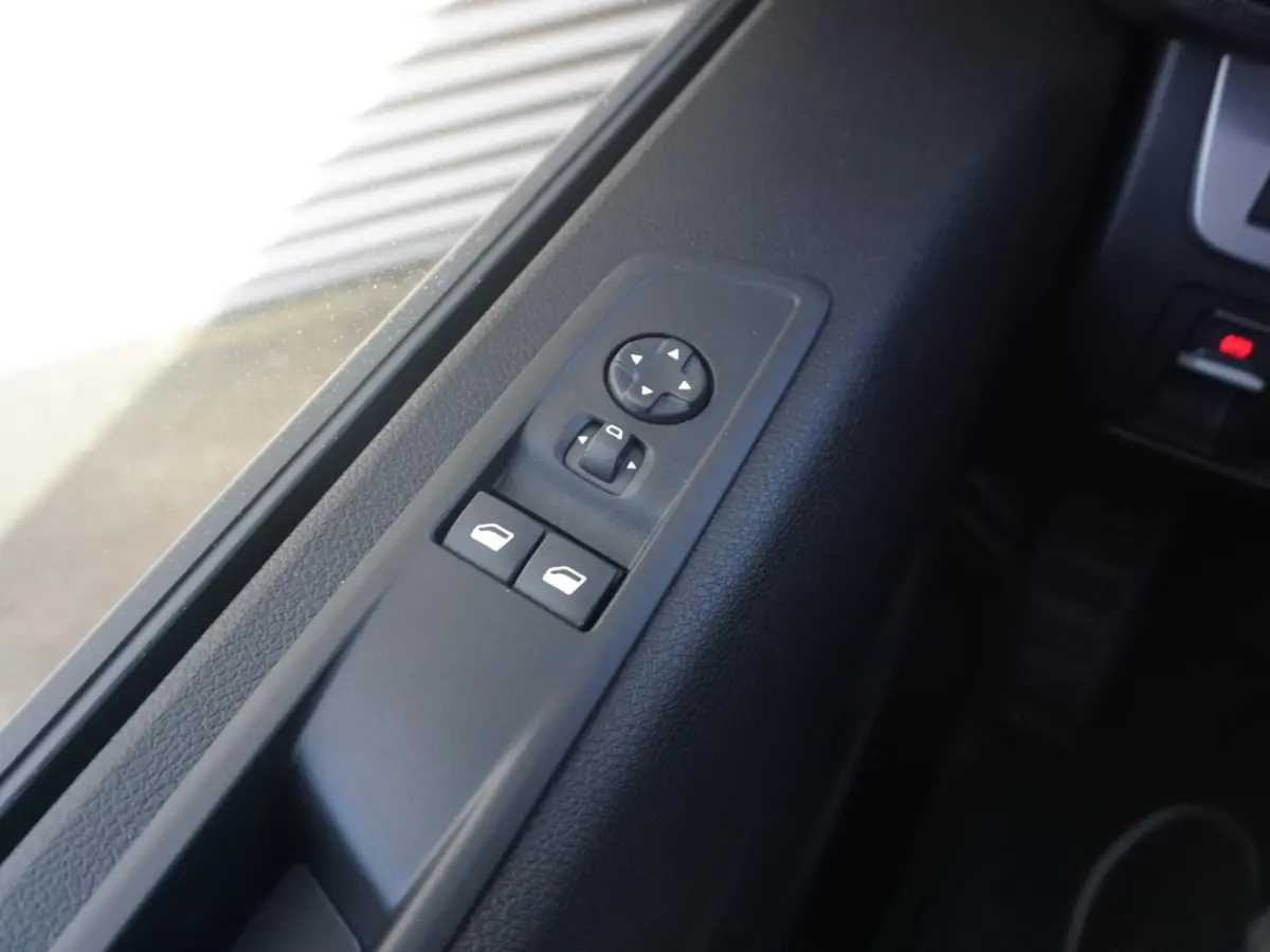 Electric L3 50 kWh | 8 jaar garantie | Apple Carplay | achteruitrijcamera | RAL1032