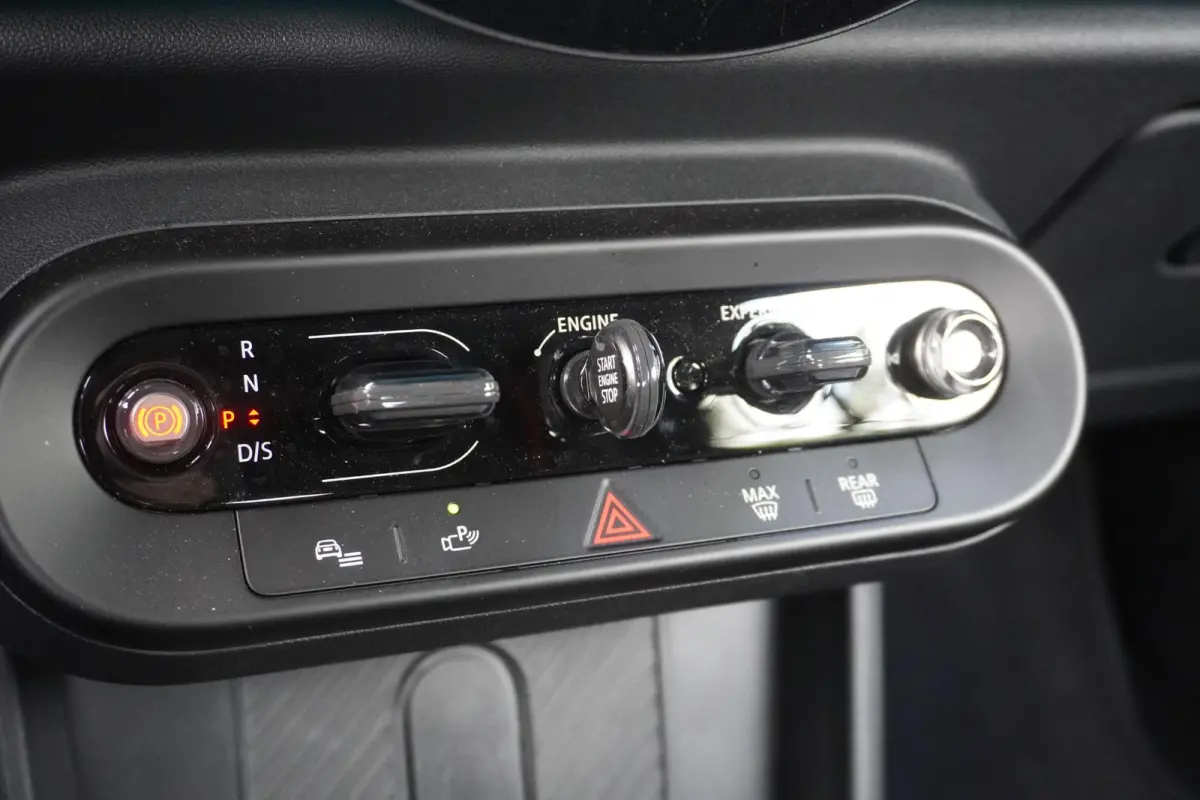S John Cooper Works Uitvoering | Pakket XL | Stuurwielrand verwarmd | Elektrisch verwarmde voorstoelen | HIFI System Harman Kardon | Driving Assistant Plus
