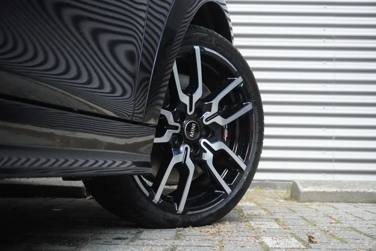 S John Cooper Works Uitvoering | Pakket XL | Stuurwielrand verwarmd | Elektrisch verwarmde voorstoelen | HIFI System Harman Kardon | Driving Assistant Plus