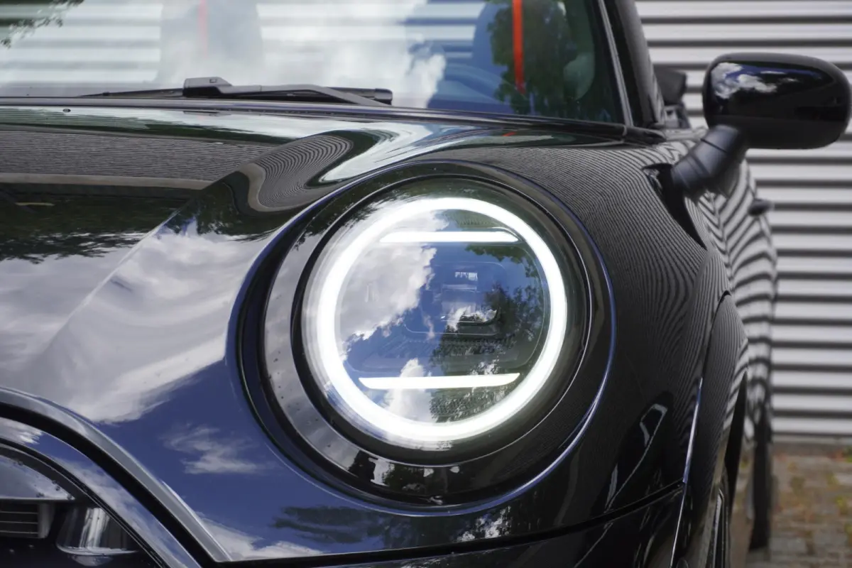 S John Cooper Works Uitvoering | Pakket XL | Stuurwielrand verwarmd | Elektrisch verwarmde voorstoelen | HIFI System Harman Kardon | Driving Assistant Plus