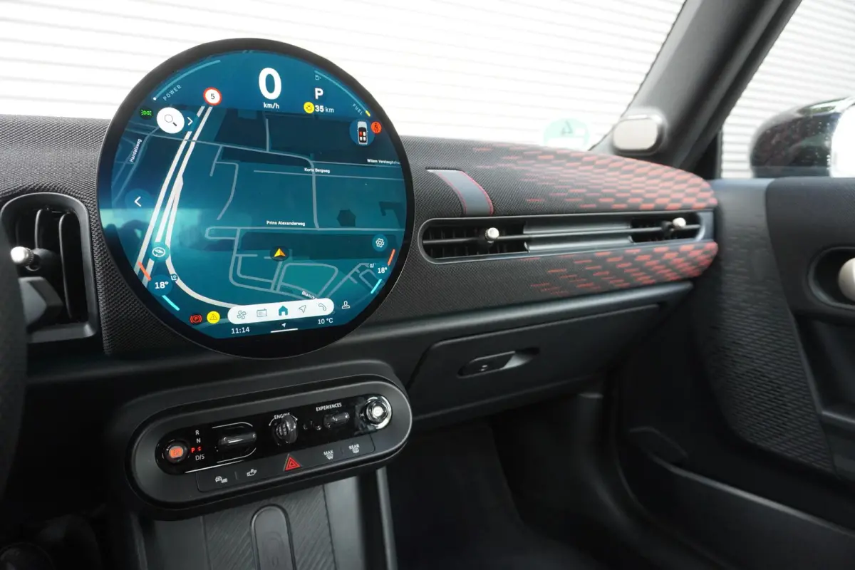 S John Cooper Works Uitvoering | Pakket XL | Stuurwielrand verwarmd | Elektrisch verwarmde voorstoelen | HIFI System Harman Kardon | Driving Assistant Plus