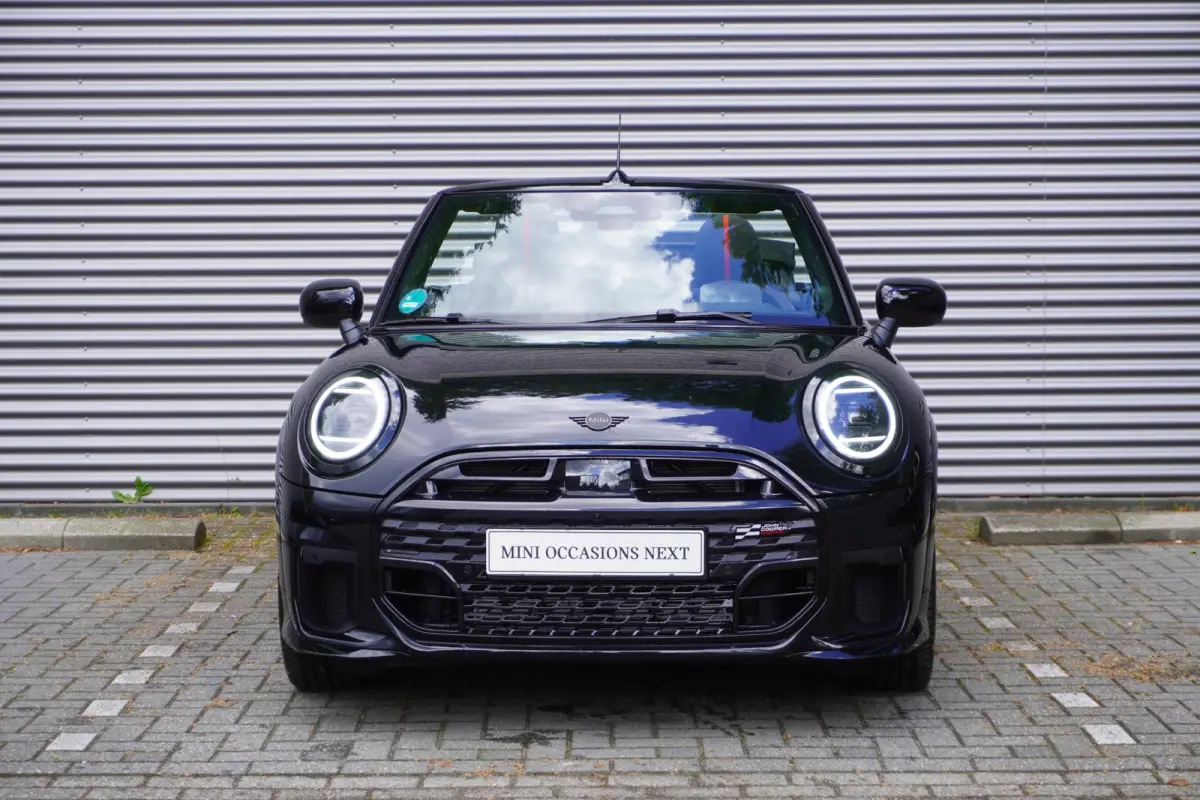 S John Cooper Works Uitvoering | Pakket XL | Stuurwielrand verwarmd | Elektrisch verwarmde voorstoelen | HIFI System Harman Kardon | Driving Assistant Plus