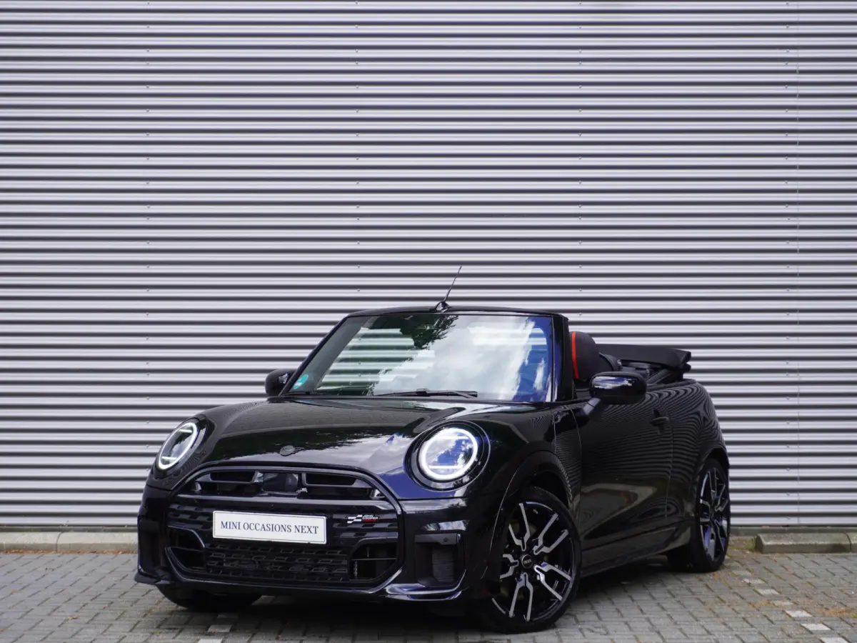 S John Cooper Works Uitvoering | Pakket XL | Stuurwielrand verwarmd | Elektrisch verwarmde voorstoelen | HIFI System Harman Kardon | Driving Assistant Plus