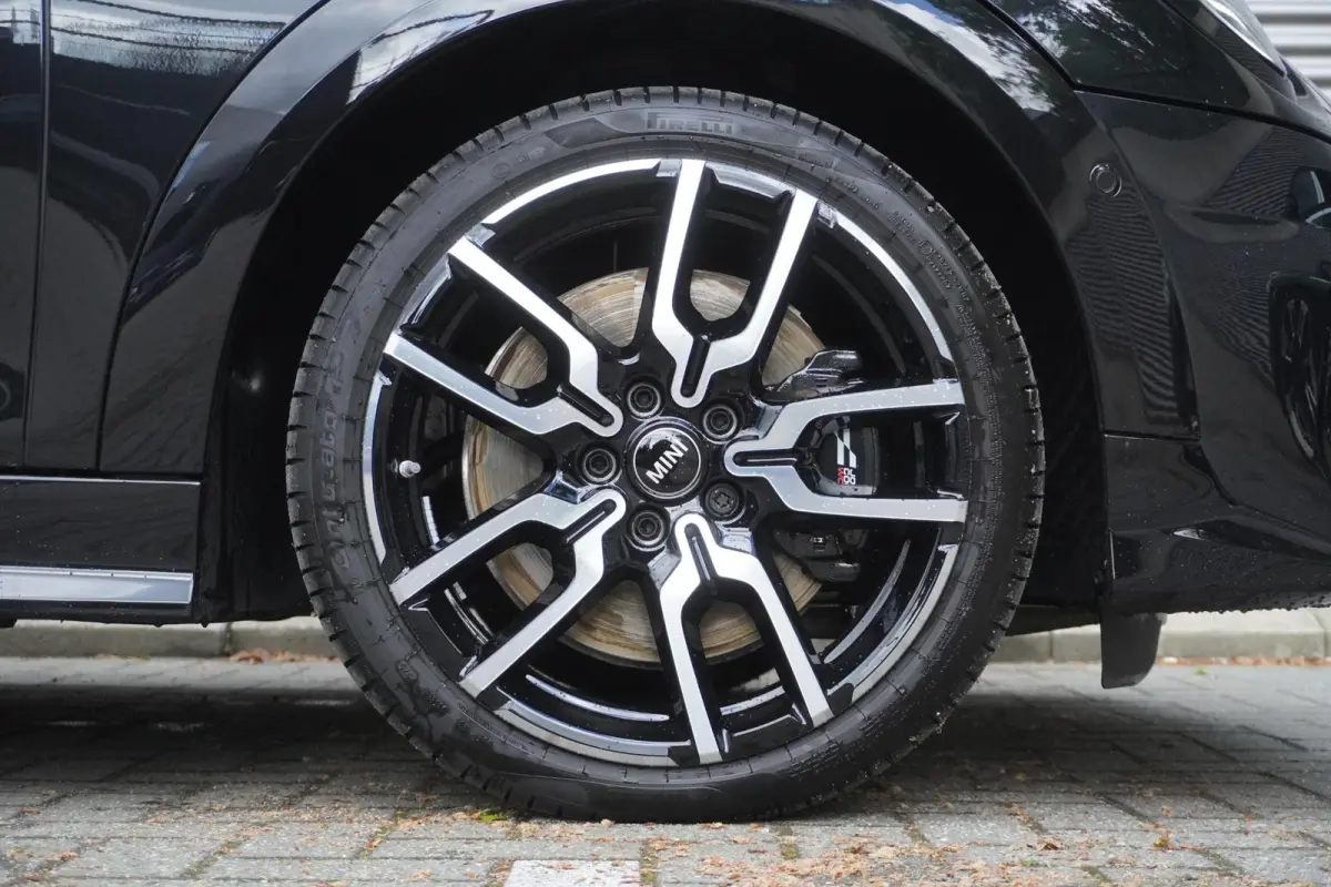 S John Cooper Works Uitvoering | Pakket XL | Stuurwielrand verwarmd | Elektrisch verwarmde voorstoelen | HIFI System Harman Kardon | Driving Assistant Plus
