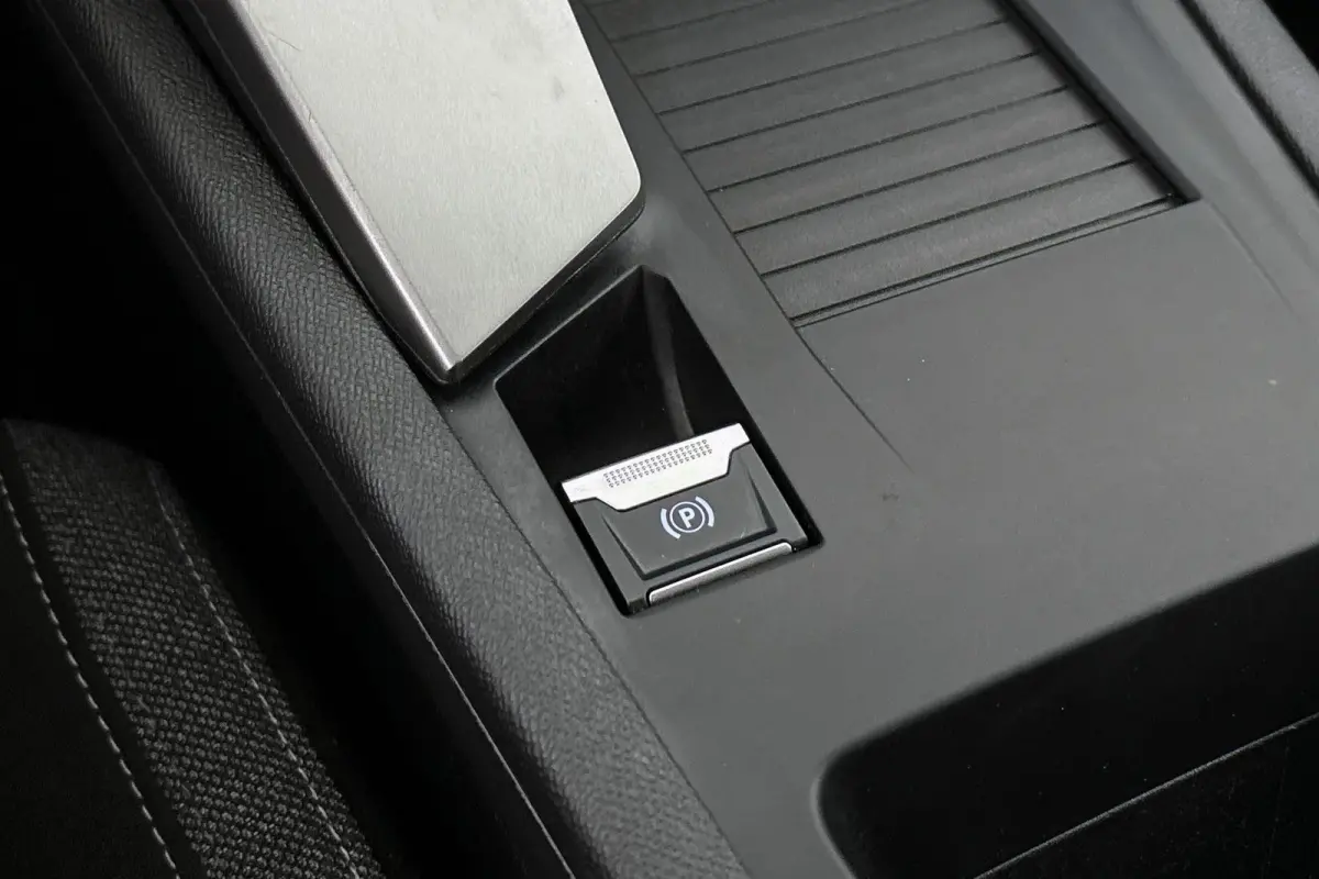 1.2 Hybrid 136 e-DCS6 Active Pack Business