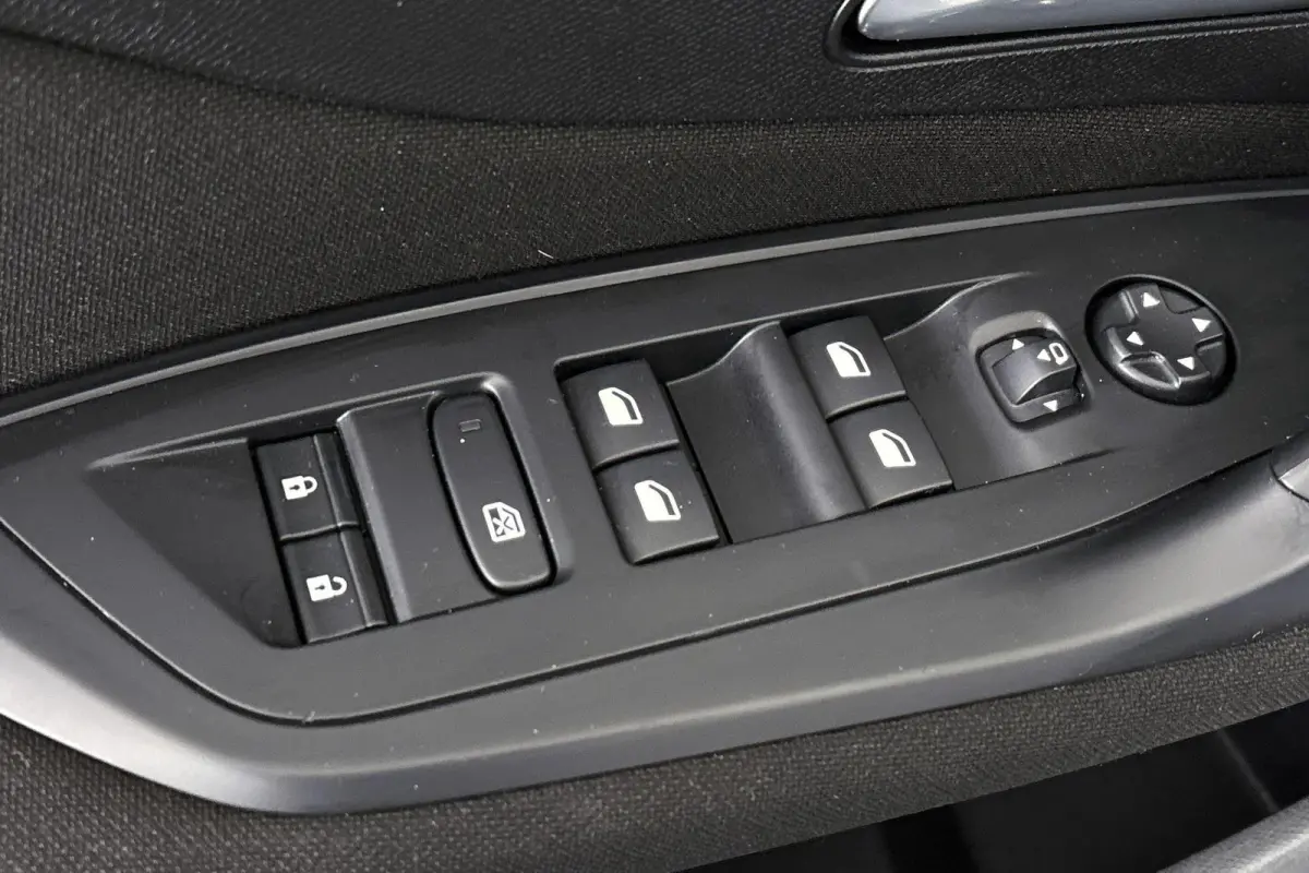 1.2 Hybrid 136 e-DCS6 Active Pack Business