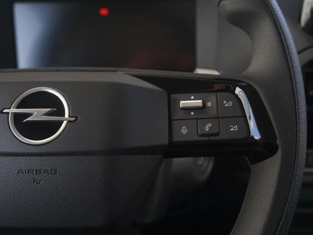Electric L3 75 kWh | tot 8 jaar garantie | Apple Carplay | achteruitrijcamera | Comfort tussenschot | RAL1032