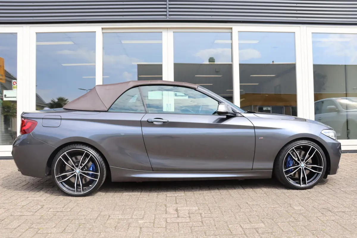 M235i xDrive Centennial High Executive, Cruise Control, Airco, Apple Carplay, Camera, Navigatie, Prijs Is Rijklaar Inclusief 6 Maanden Garantie